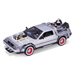 Model Powr&oacute;t do przyszłości III 1/24 DeLorean LK Coupe