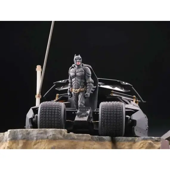 Figurka The Dark Knight Legacy of Revoltech - Batmobile Tumbler in Gotham City- Zdjęcie 5