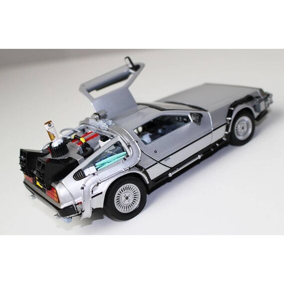 Model Back to the Future II 1/24 81 DeLorean LK Coupe- Zdjęcie 17