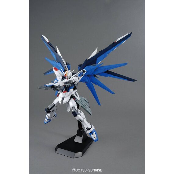 Model figurki GUNDAM MG 1/100 Freedom Gundam Ver.2.0 BL- Zdjęcie 16