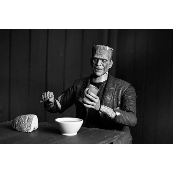 Figurka Universal Monsters (Narzeczona Frankensteina) - Ultimate Frankenstein's Monster (Czarno-biały)- Zdjęcie 25