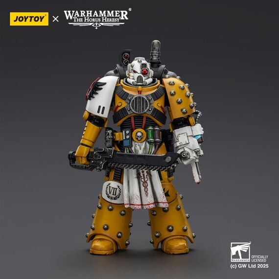 Figurka Warhammer Herezja Horusa 1/18 - Imperial Fists Legion Apothecary- Zdjęcie 2