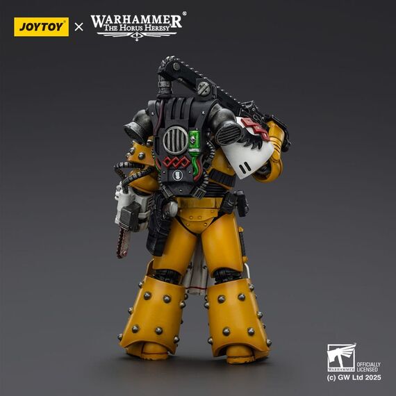Figurka Warhammer Herezja Horusa 1/18 - Imperial Fists Legion Apothecary- Zdjęcie 4