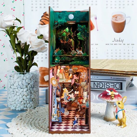 Drewniany model do sklejania Tonecheer Book Nook - Alice in Wonderland- Zdjęcie 4