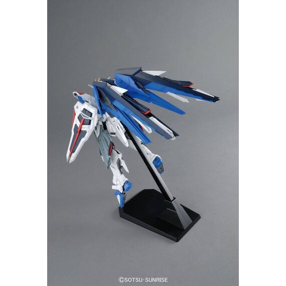 Model figurki GUNDAM MG 1/100 Freedom Gundam Ver.2.0 BL- Zdjęcie 13