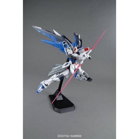 Model figurki GUNDAM MG 1/100 Freedom Gundam Ver.2.0 BL- Zdjęcie 19