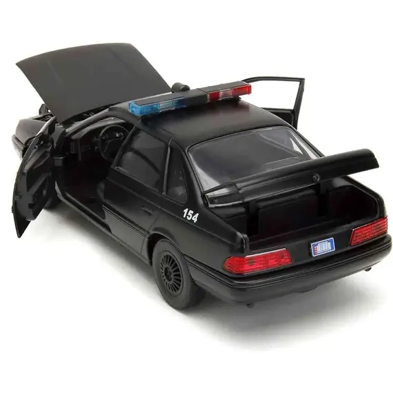 Model samochodu RoboCop 1/24 - OCP Ford Taurus 1986 (wraz z figurką RoboCop)- Zdjęcie 3