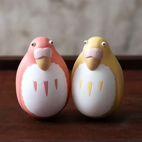 Zestaw 2 mini figurek The Boy and the Heron Roly Poly - Red & Yellow Parakeet