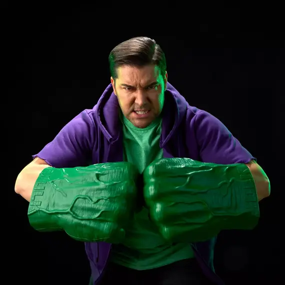 Replika elektroniczna Marvel Legends (The Incredible Hulk) 1/1 - Pięści Hulka- Zdjęcie 10