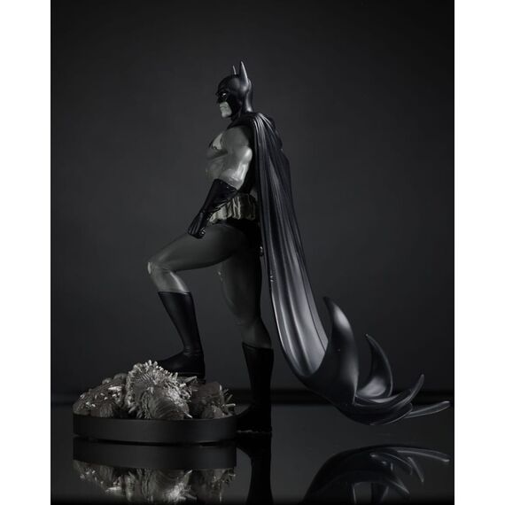 Figurka DC Direct 1/10 - Dark Crisis Black and White Batman (by Bjorn Barends)- Zdjęcie 10