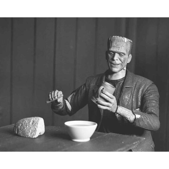 Figurka Universal Monsters (Narzeczona Frankensteina) - Ultimate Frankenstein's Monster (Czarno-biały)- Zdjęcie 8