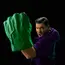 Replika elektroniczna Marvel Legends (The Incredible Hulk) 1/1 - Pięści Hulka- Zdjęcie 7